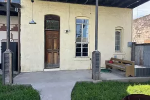 109 N Main St, Taylor, TX 76574 - Photo 1