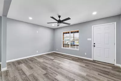 2258 W Mill Street, New Braunfels, TX 78130 - Photo 5