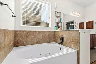 117 E Emory Fields Dr, Hutto, TX 78634 - Photo 19