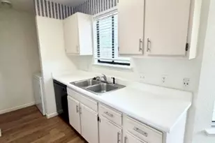 728 W San Antonio St, Lockhart, TX 78644 - Photo 5