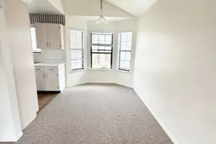 728 W San Antonio St, Lockhart, TX 78644 - Photo 3