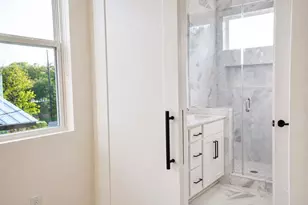 1123 Omega Ave, Austin, TX 78721 - Photo 15