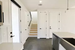 1123 Omega Ave, Austin, TX 78721 - Photo 7