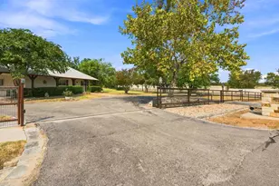 102 Valley View Dr E, Leander, TX 78641 - Photo 37