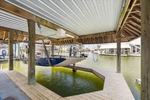 219 Bora Bora Dr, Galveston, TX 77554 - Photo 25