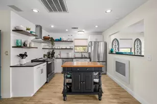 25420 Cove Dr, Spicewood, TX 78669 - Photo 11