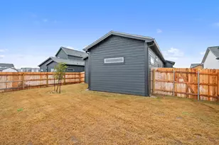 2027 Applewood Dr, Lockhart, TX 78644 - Photo 37