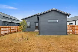 2027 Applewood Dr, Lockhart, TX 78644 - Photo 35