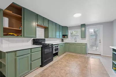 1013 N Colorado Street, Lockhart, TX 78644 - Photo 9