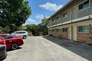 304 E 33rd St, Austin, TX 78705 - Photo 15