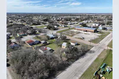 639 N Manse Avenue, Giddings, TX 78942 - Photo 1