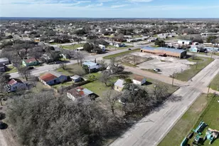 639 N Manse Ave, Giddings, TX 78942 - Photo 1