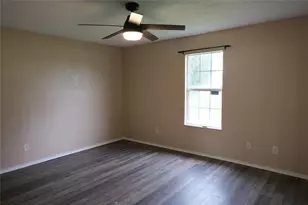 1778 Fm 1704, Elgin, TX 78621 - Photo 7
