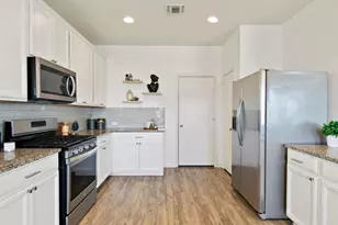 217 Boxwood Dr, Buda, TX 78610 - Photo 9