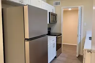 1504-B Summer Creek Dr, Austin, TX 78704 - Photo 7