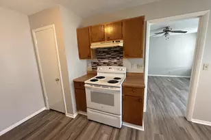 817 Lloyd Ln, Elgin, TX 78621 - Photo 5