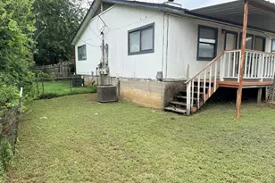 817 Lloyd Ln, Elgin, TX 78621 - Photo 13