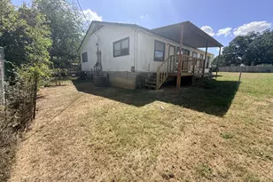 817 Lloyd Ln, Elgin, TX 78621 - Photo 15