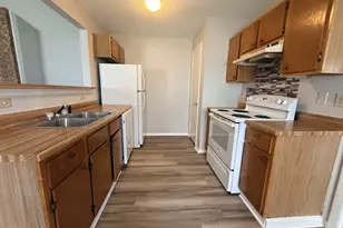 817 Lloyd Ln, Elgin, TX 78621 - Photo 3