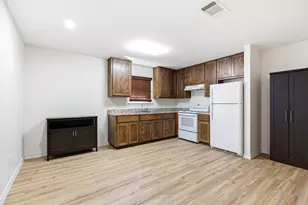 823 N Commerce St, Lockhart, TX 78644 - Photo 9