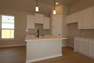 609 Clarissa St, Buda, TX 78610 - Photo 3