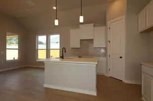 609 Clarissa St, Buda, TX 78610 - Photo 5