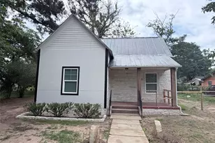 403 Taylor St, Smithville, TX 78957 - Photo 1