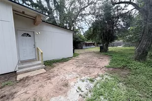 403 Taylor St, Smithville, TX 78957 - Photo 21