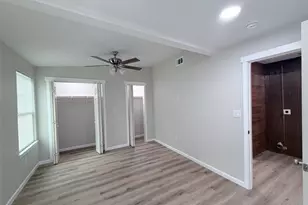 403 Taylor St, Smithville, TX 78957 - Photo 11