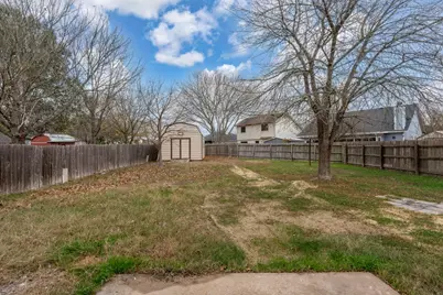 210 Summerside Avenue, Lockhart, TX 78644 - Photo 29