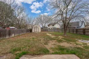 210 Summerside Ave, Lockhart, TX 78644 - Photo 29