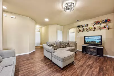 300 Hendelson Lane, Hutto, TX 78634 - Photo 9