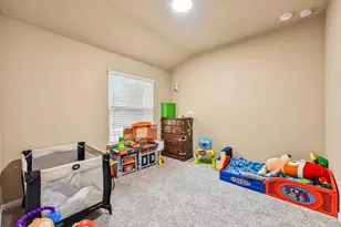 300 Hendelson Ln, Hutto, TX 78634 - Photo 37