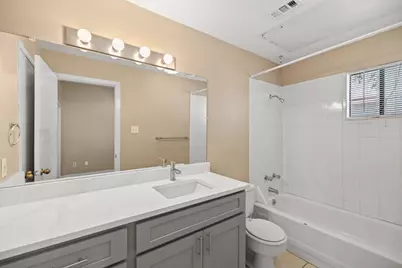 712 Graham Place #302, Austin, TX 78705 - Photo 19