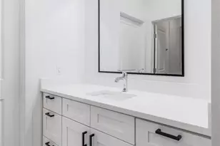 908 Poplar St, Austin, TX 78705 - Photo 9