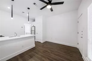908 Poplar St, Austin, TX 78705 - Photo 5