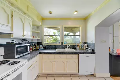 1712 Lakeshore Drive #B, Austin, TX 78746 - Photo 3