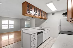 910 Duncan Ln, Austin, TX 78705 - Photo 13