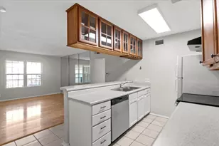 910 Duncan Ln, Austin, TX 78705 - Photo 13