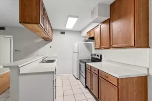 910 Duncan Ln, Austin, TX 78705 - Photo 11