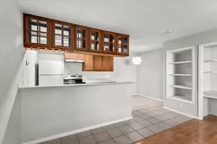 910 Duncan Ln, Austin, TX 78705 - Photo 9