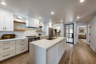 402 Island Dr, Horseshoe Bay, TX 78657 - Photo 5