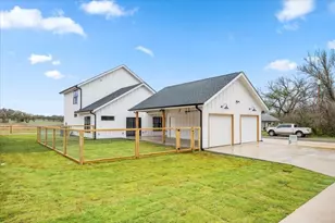 203 N Ave J, Johnson City, TX 78636 - Photo 3