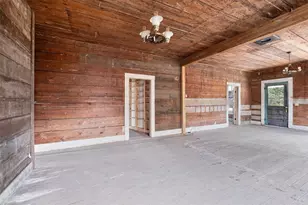 304 Washington St, Smithville, TX 78957 - Photo 17