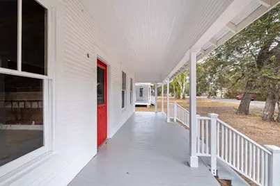 304 Washington Street, Smithville, TX 78957 - Photo 5