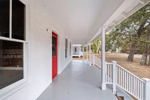 304 Washington St, Smithville, TX 78957 - Photo 5