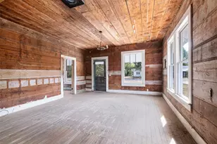 304 Washington St, Smithville, TX 78957 - Photo 11