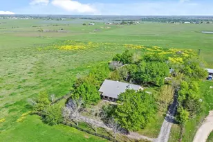 12914 Pfluger Berkman Ln, Coupland, TX 78615 - Photo 33