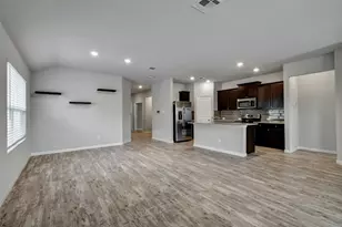2060 Meadow Pipit Dr, New Braunfels, TX 78130 - Photo 5