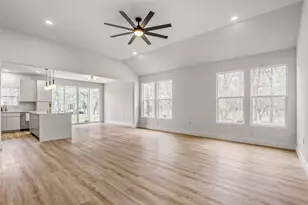 137 E Pauwela Ln, Bastrop, TX 78602 - Photo 11